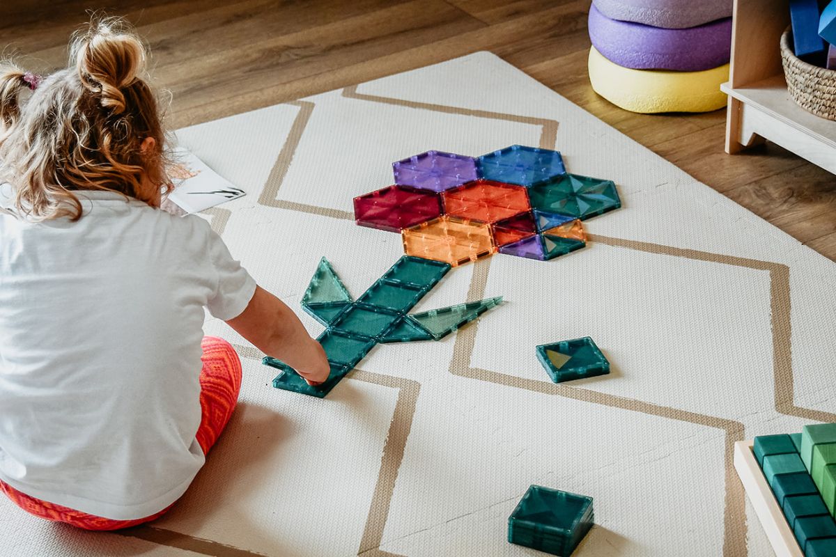 Connetix spelinspiratie voor magnetische tegels in het thema lente en pasen